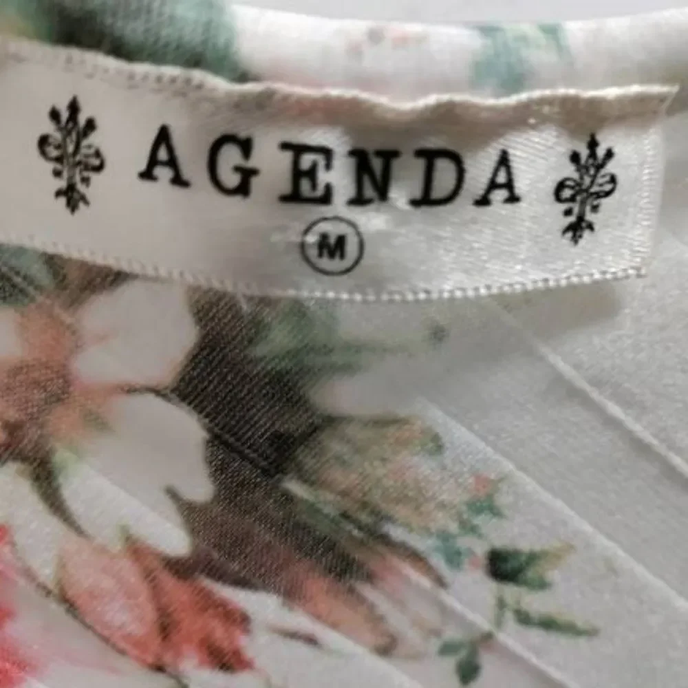 Floral Blouse Womens Medium lightweight office preppy top - Picture 3 of 3